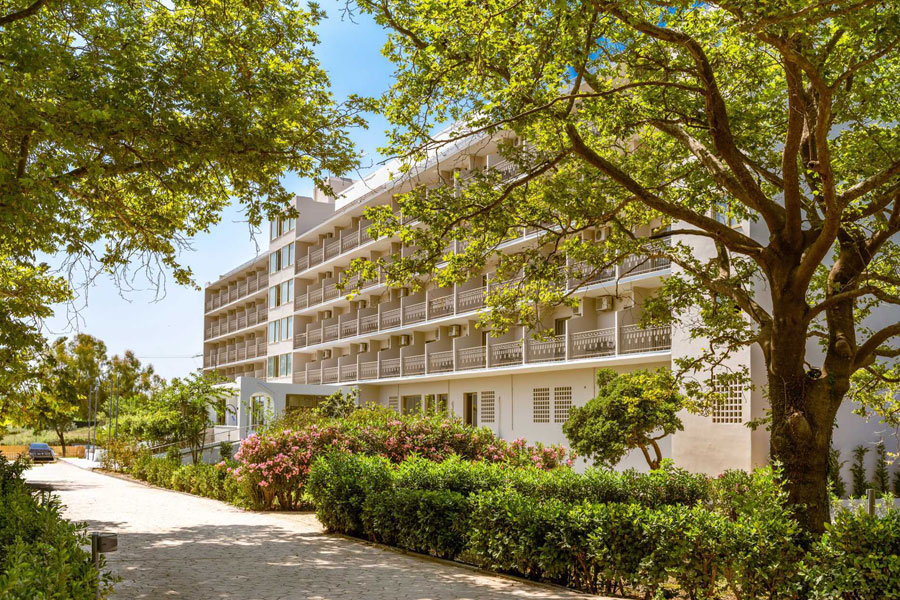 Ninos Grand Beach Hotel & Resort